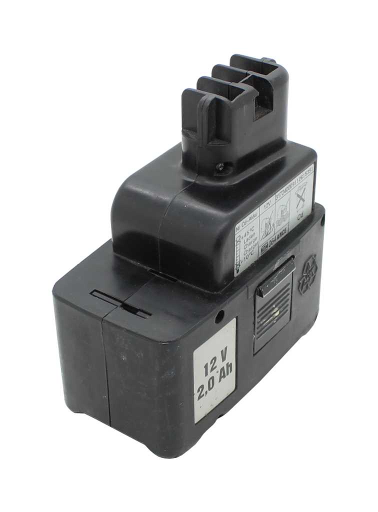 Schwarzer Akku-Pack mit Steckkontakt oben, seitlichem Entriegelungsknopf und aufgeklebtem 12V-Label auf weißem Hintergrund