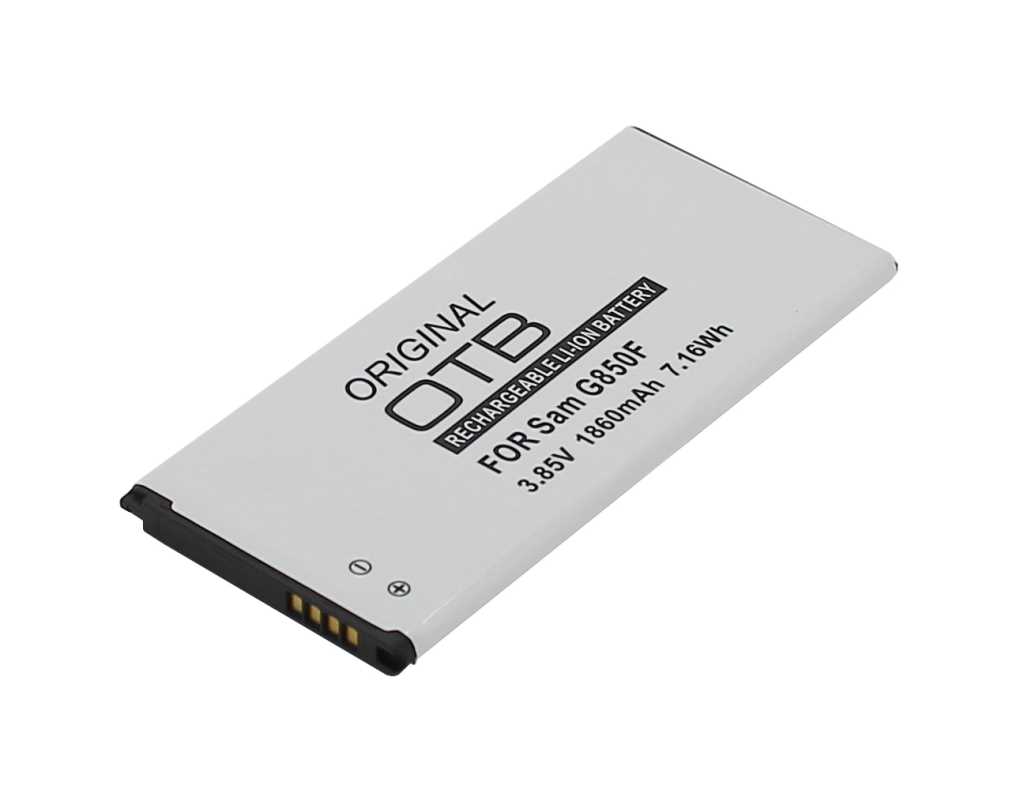 Weißer Smartphone-Akku mit schwarzem Anschluss und Kontaktleiste, schräg liegend auf weißem Hintergrund